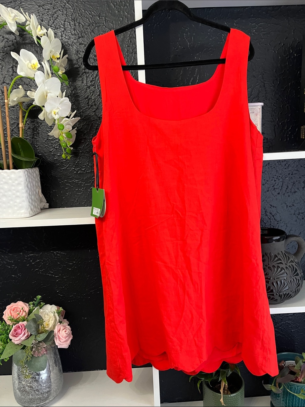 Women's Scallop-Hem Sleeveless Mini Dress Size:L fits like XL (red desc)